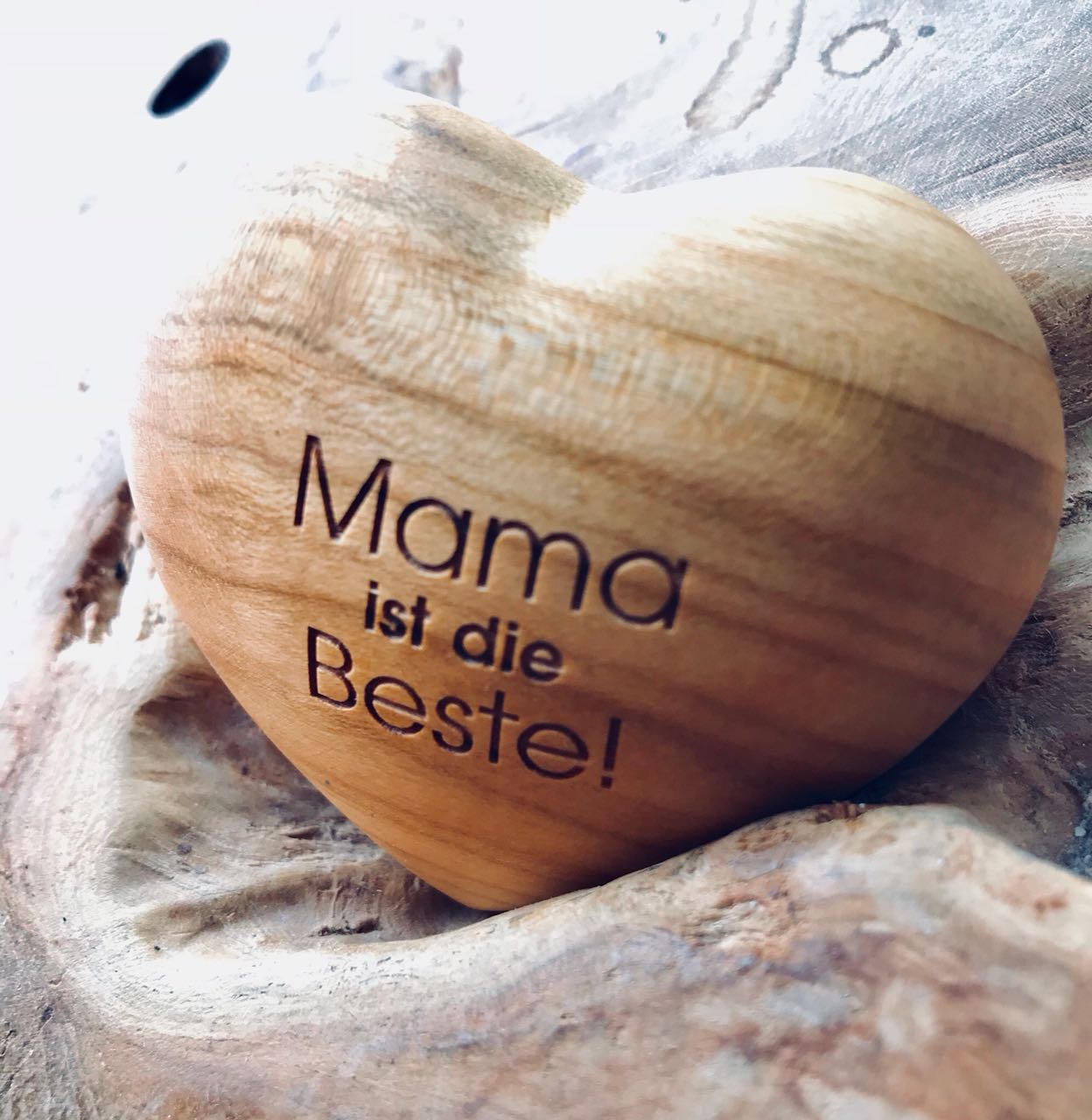 Thankgoods Holzherz Mama ist die Beste!